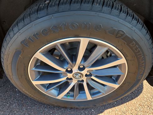 Certified 2019 Toyota Highlander XLE image 11