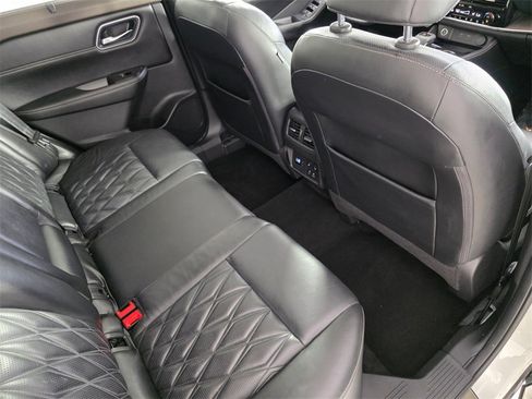 Used 2021 Nissan Rogue Platinum image 29