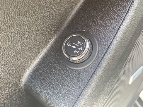 Used 2023 Chevrolet Traverse LT w/ LT Premium Package image 18