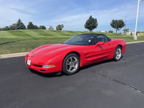 Used 2001 Chevrolet Corvette Convertible w/ Preferred Equipment Group2 RWD image 1