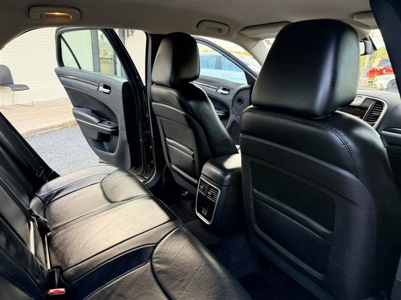 Used 2016 Chrysler 300 Limited RWD image 19