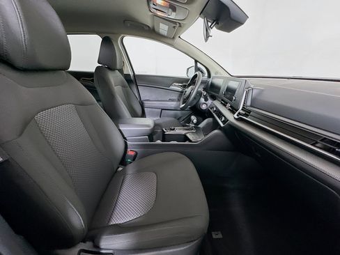 Used 2025 Kia Sportage LX image 29