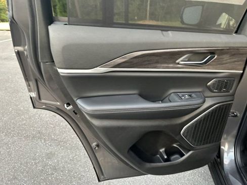 New 2025 Jeep Grand Cherokee Limited w/ Luxury Tech Group II image 20