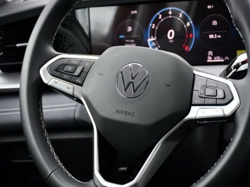 New 2025 Volkswagen Tiguan SE image 22