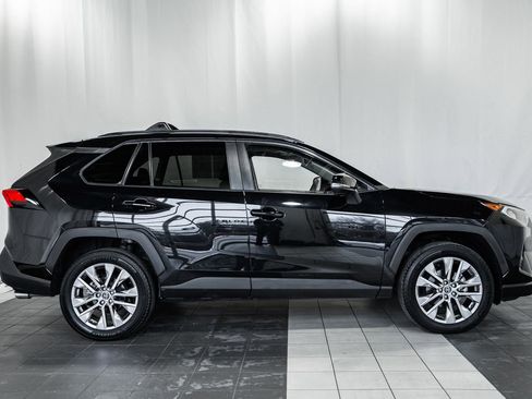 Used 2020 Toyota RAV4 XLE Premium image 3