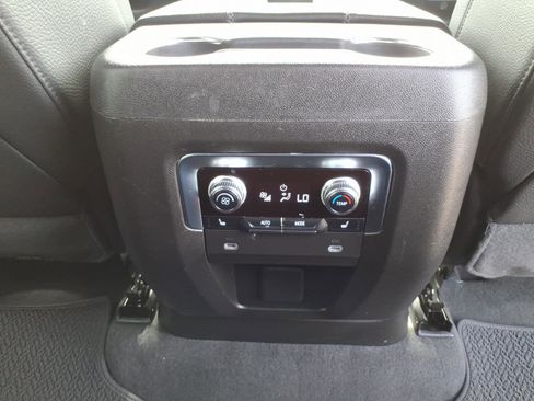 Used 2024 GMC Yukon XL Denali AWD/4WD image 10