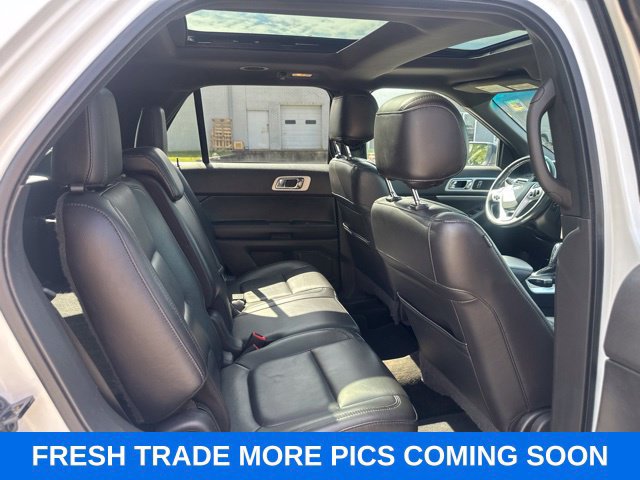Used 2015 Ford Explorer XLT w/ Equipment Group 202B FWD image 12