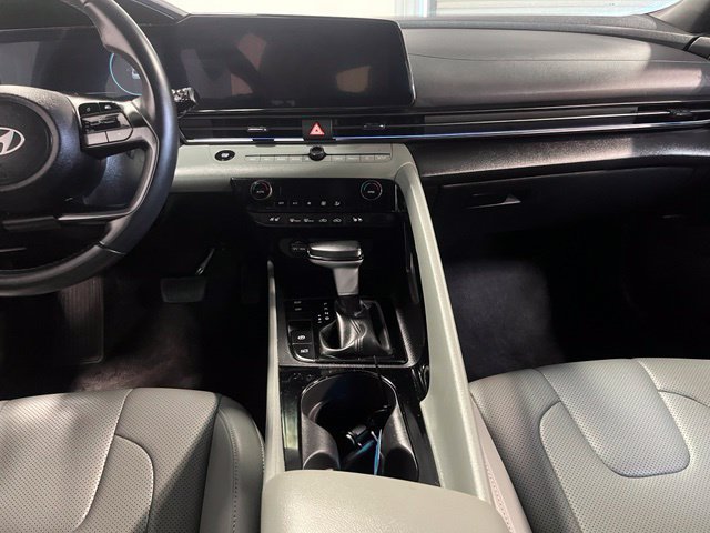 Used 2025 Hyundai Elantra Limited FWD image 21