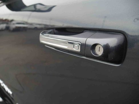 Used 2020 RAM 1500 Laramie image 9