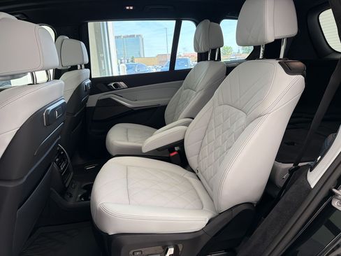 Used 2026 BMW X7 xDrive40i w/ M Sport Package AWD/4WD image 15