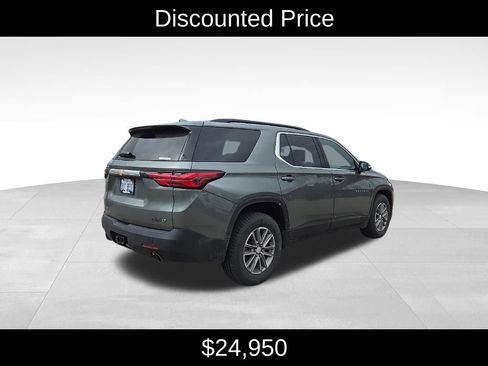 Used 2022 Chevrolet Traverse LT image 3