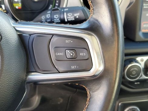 Used 2023 Jeep Wrangler Unlimited Sahara image 14