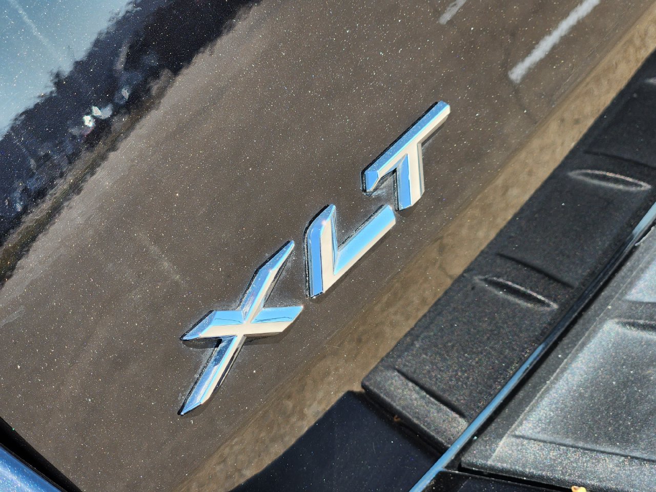 Used 2024 Ford Explorer XLT w/ Equipment Group 202A AWD/4WD image 14
