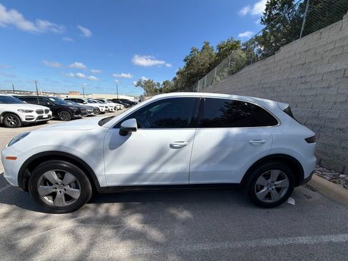 Used 2019 Porsche Cayenne AWD/4WD image 2