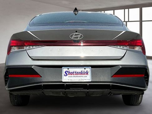 Used 2024 Hyundai Elantra SEL FWD image 5
