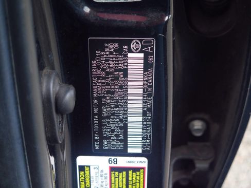 Used 2010 Toyota Matrix S image 25