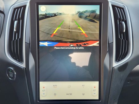 Used 2024 Ford Edge SE image 18