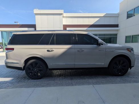 Certified 2024 Lincoln Navigator L Reserve AWD/4WD image 7