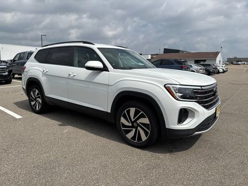 Used 2025 Volkswagen Atlas SE AWD/4WD image 7