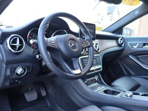 Used 2018 Mercedes-Benz GLA 250 4MATIC image 10