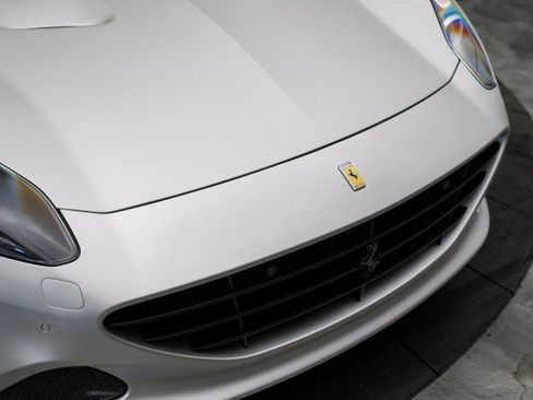 Used 2016 Ferrari California T image 22