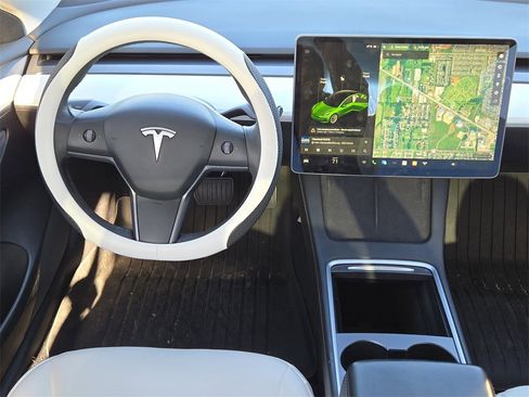 Used 2021 Tesla Model 3 Standard Range Plus image 22