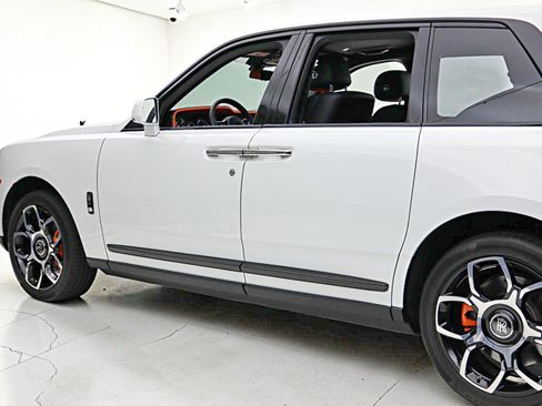 Used 2023 Rolls-Royce Cullinan Black Badge AWD/4WD image 8