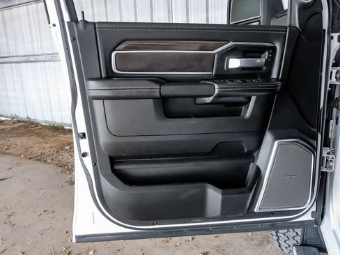 Used 2025 RAM 3500 Laramie AWD/4WD image 43