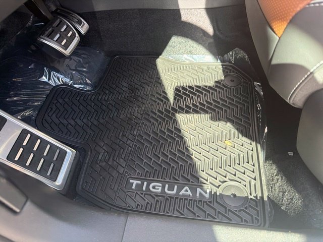 New 2026 Volkswagen Tiguan SEL R-Line AWD/4WD image 11