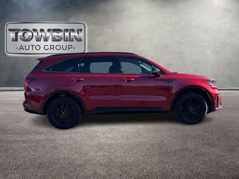 Used 2023 Kia Sorento S w/ Panoramic Sunroof Package image 3