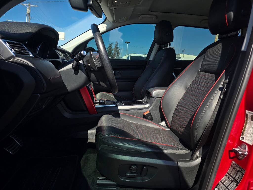 Used 2019 Land Rover Discovery Sport HSE AWD/4WD image 19