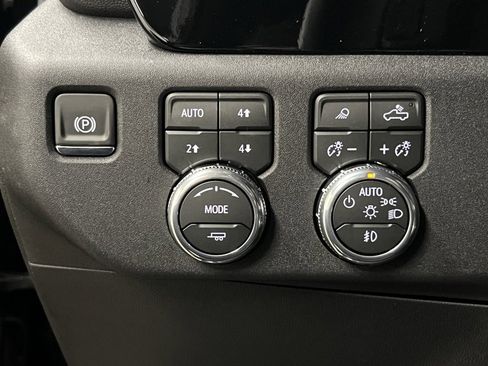 New 2026 GMC Sierra 1500 SLT w/ SLT Convenience Package image 16