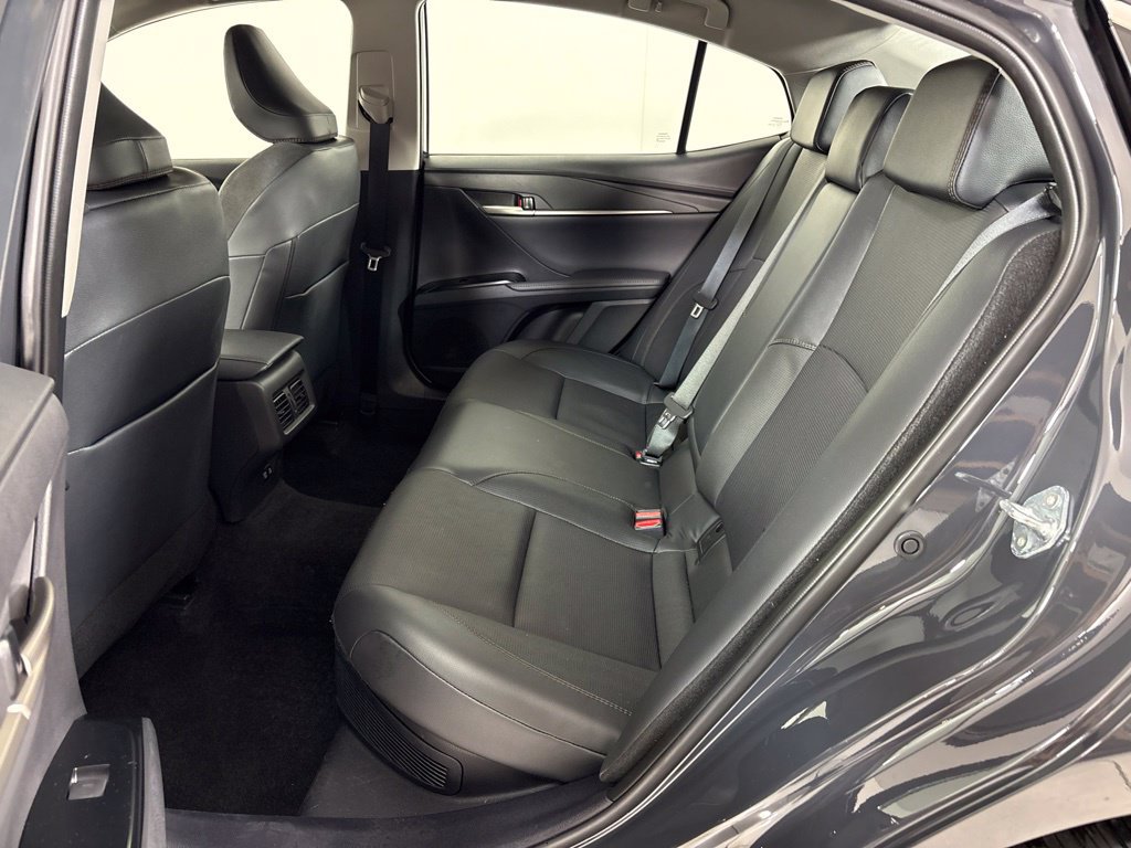 Used 2025 Toyota Camry XLE FWD image 18