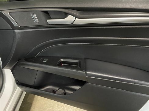 Used 2019 Ford Fusion Titanium AWD/4WD image 25