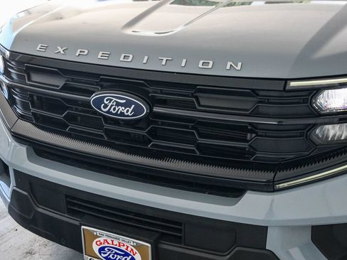 Certified 2025 Ford Expedition Active RWD image 10