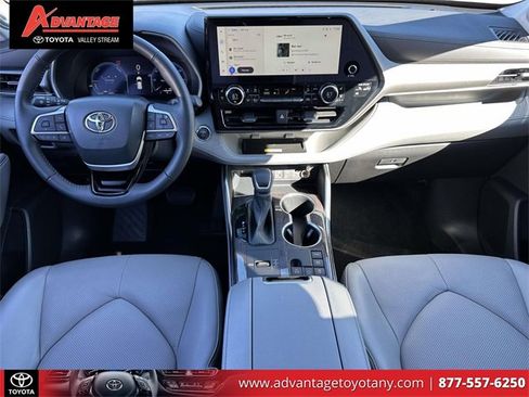 Used 2023 Toyota Highlander Limited image 17