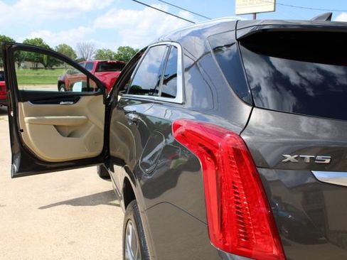 Used 2019 Cadillac XT5 FWD image 9