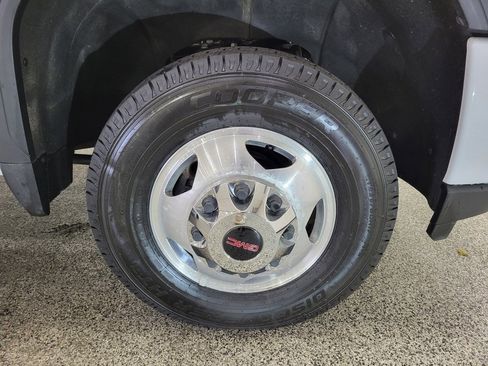 Used 2022 GMC Sierra 3500 Denali w/ Technology Package image 24