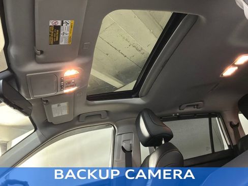 Used 2023 Toyota Highlander XLE image 4