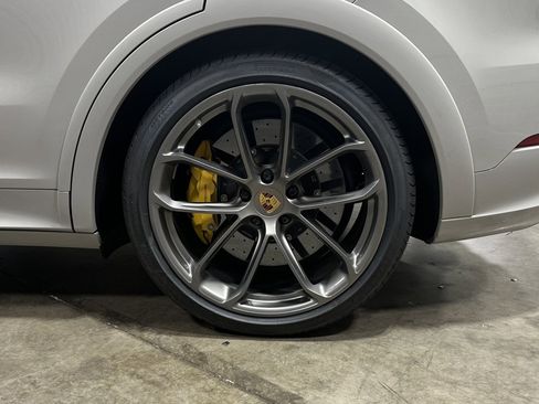 Used 2021 Porsche Cayenne Turbo S image 34