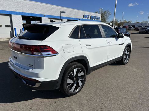 Used 2025 Volkswagen Atlas Cross Sport SE image 8