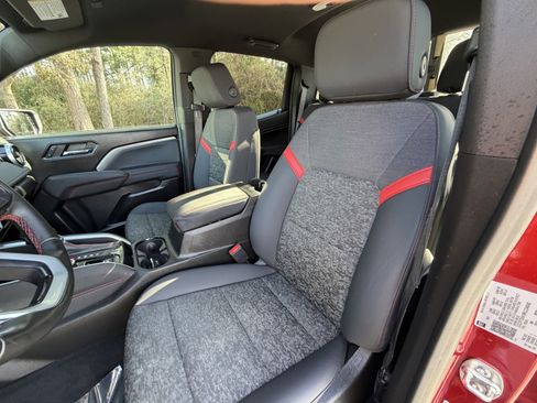 Used 2024 Chevrolet Colorado Z71 w/ Z71 Convenience Package 2 image 16