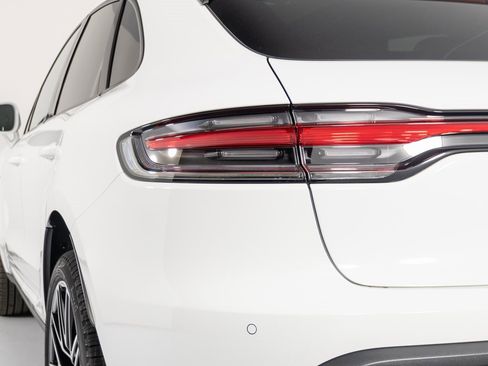 Certified 2025 Porsche Macan image 34