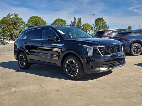 New 2026 Kia Sorento S image 2