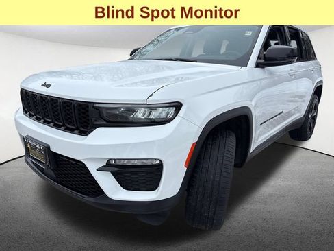Used 2023 Jeep Grand Cherokee Limited w/ Black Appearance Package AWD/4WD image 5