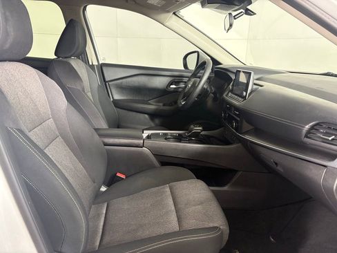 Used 2024 Nissan Rogue SV image 13