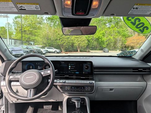 Used 2025 Hyundai Kona SEL image 11