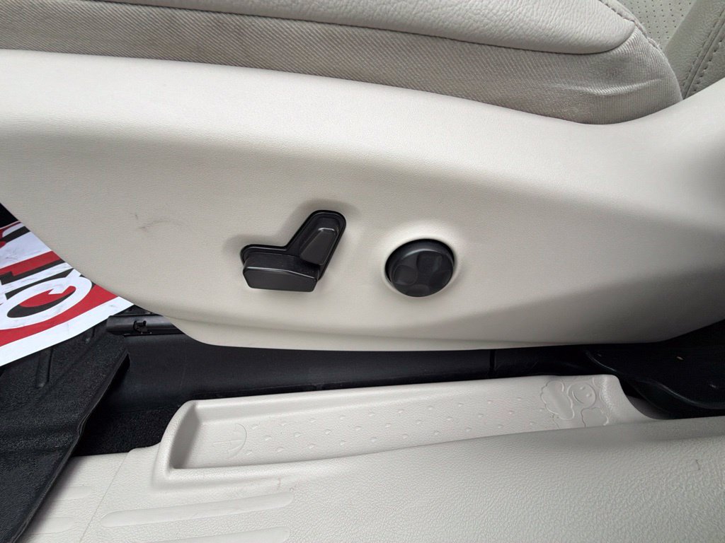 Used 2021 Chrysler Pacifica Touring-L FWD image 22