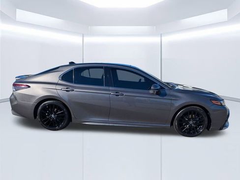 Used 2021 Toyota Camry XSE image 3