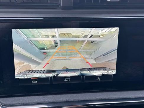 Certified 2022 GMC Sierra 1500 AT4 w/ AT4 Preferred Package AWD/4WD image 4
